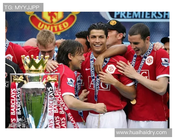 球迷热情迎接足球明星归来共同见证荣耀时刻的欢庆盛宴