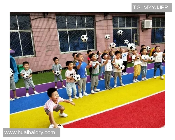 抛接球足球技巧提升训练方法与实战应用解析 抛接球足球技巧提升训练方法与实战应用解析